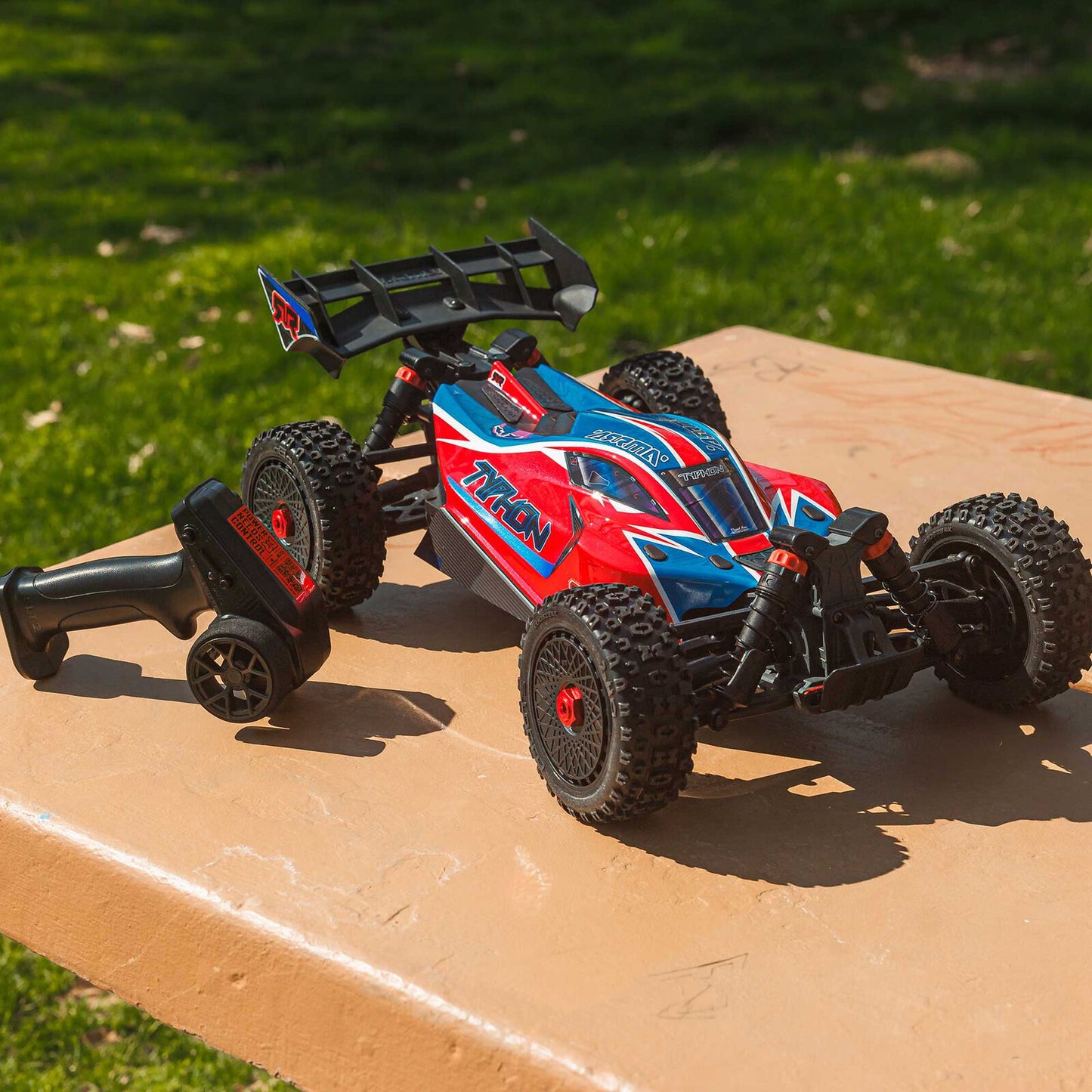 Arrma Typhon Mega 4×4 (ARA4206V4T3)